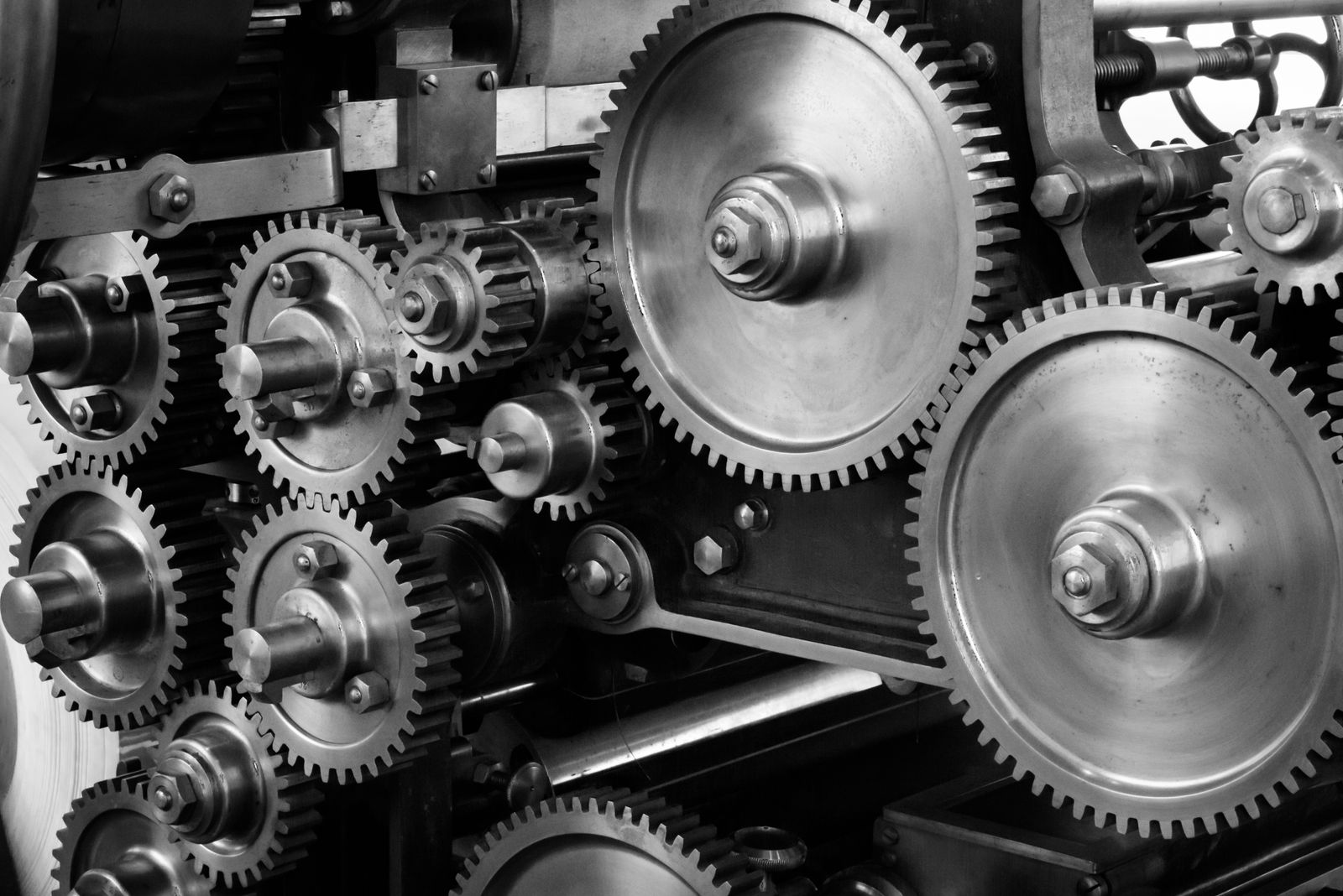 Precision machined components: shafts, housings & flanges